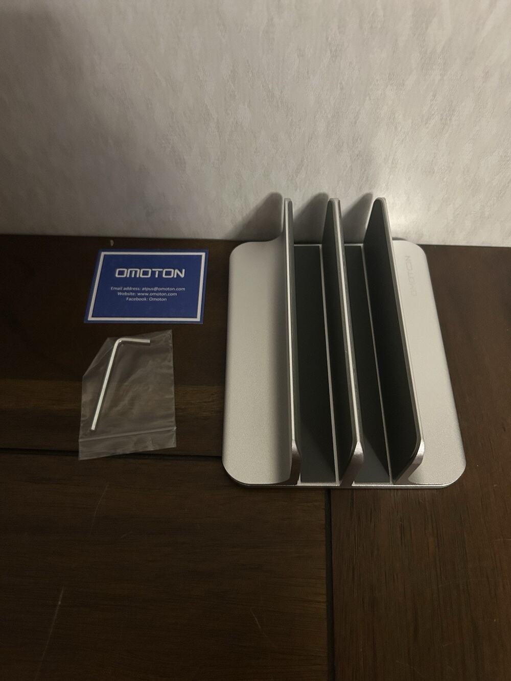 OMOTON Dual Vertical Laptop Stand Holder Desktop Aluminum Dock
